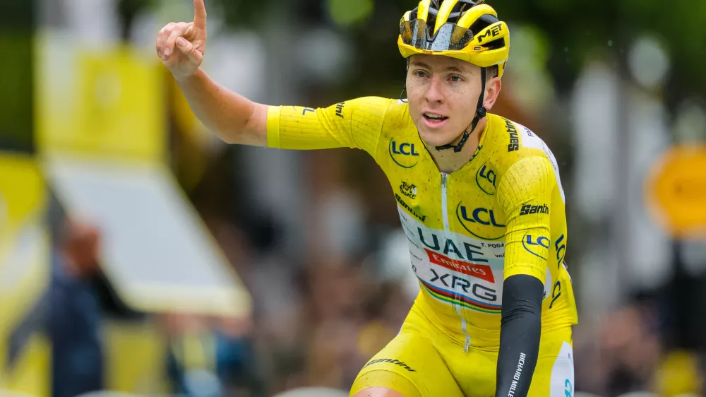 Francija, Pariz.Kolesarska dirka po Franciji, 21. etapa: Mantes-la-Ville - Pariz (132,3 km).Zmagovalec dirke po Franciji Tadej Pogacar.