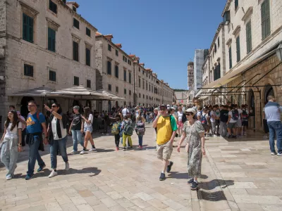 22.04.2025., Stara gradska jezgra, Dubrovnik - Pocele su turisticke guzve u gradu. Photo: Grgo Jelavic/PIXSELL