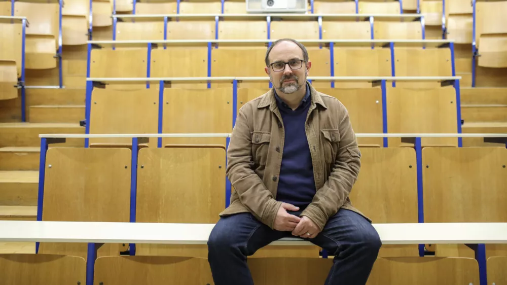 - 14.10.2022 - dr. Roman Kuhar, sociolog - profesor sociologije na Filozofski fakulteti Univerze v Ljubljani. //FOTO: Jaka Gasar