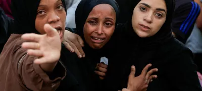 Mourners react during the funeral of Palestinians killed in an early morning Israeli airstrike on a house, according to medics, at Al-Awda Hospital, in Nuseirat in the central Gaza Strip, July 29, 2025. REUTERS/Hatem Khaled