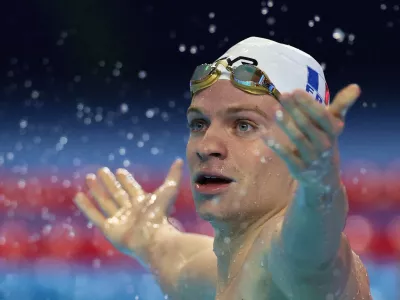 Swimming - World Aquatics Championships - Men 200m Medley - Semifinals - World Aquatics Championships Arena, Singapore - July 30, 2025 France's Leon Marchand celebrates after winning semifinal 2 REUTERS/Jeremy Lee   TPX IMAGES OF THE DAY