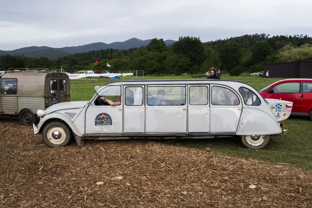 IZBOR NIK29.07.2025 25. svetovno srečanje prijateljev avtomobila 2CV - spačka, ki ga organizira Citro&euml;n klub Slovenije - spački - srečanje spačkov, letali&scaron;če PostojnaFOTO: Nik Erik Neubauer / Foto: Nik Erik Neubauer