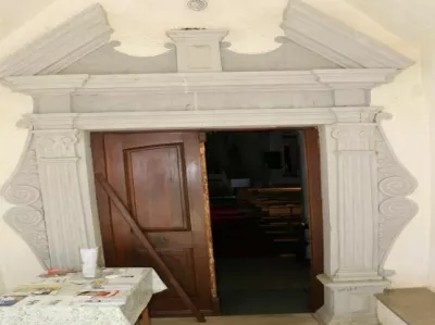 Mo&scaron;ki je izbiral manj&scaron;e cerkve, vlamljal pa skozi stranska vrata. 