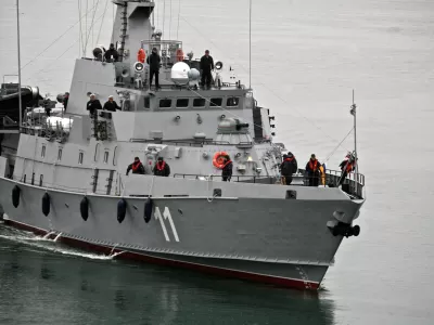 večnamenska slovenska voja&scaron;ka ladja Triglav 11 v koprskem pristani&scaron;ču, mornarica SV- Koper - večnamenska ladja Triglav, ki so jo v ruski ladjedelnici Almaz naredili kot poplačilo klirin&scaron;kega dolga do Slovenije, Slovenska vojska (SV) - ///FOTO: Luka Cjuha