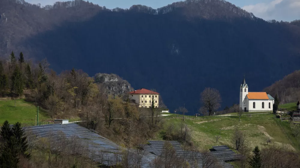 soncna elektrarna Svibno. foto luka cjuha