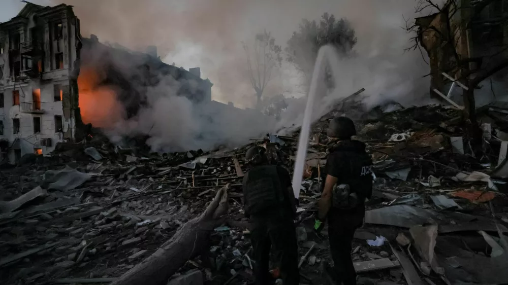 Firefighters work at the site of an apartment building hit by a Russian military strike, amid Russia's attack on Ukraine, in Donetsk Region, in the city of Kramatorsk, Ukraine July 31, 2025. REUTERS/Yevhen Titov   TPX IMAGES OF THE DAY