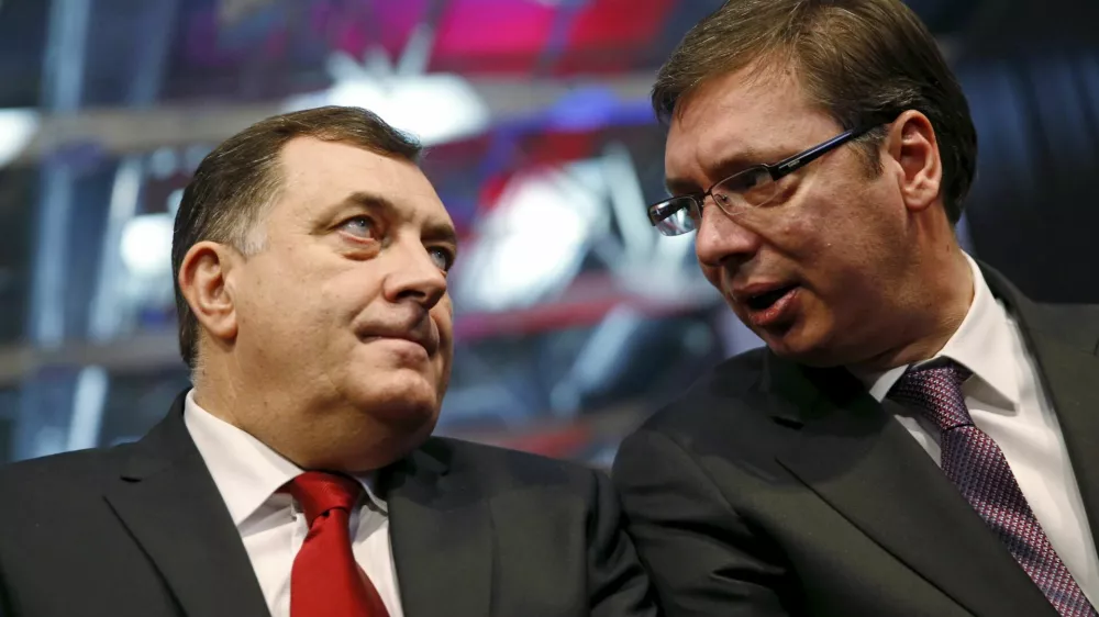 Milorad Dodik (L), president of the Republika Srpska, and Serbian Prime Minister Aleksandar Vucic attend the official celebration ceremony of Republika Srpska Statehood Day in Banja Luka, Bosnia and Herzegovina, January 9, 2015. Bosnian Serbs organised celebrations of the Statehood Day of their half of Bosnia despite the constitutional court's ruling to change the date for the holiday which was found to discriminate against other ethnic groups because it is also celebrated as an Orthodox holiday. REUTERS/Dado Ruvic - RTX21MM7