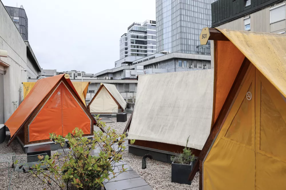 Od mini hi&scaron;k do kapsul: v Ljubljani edinstvene prenočitve za vsak okus