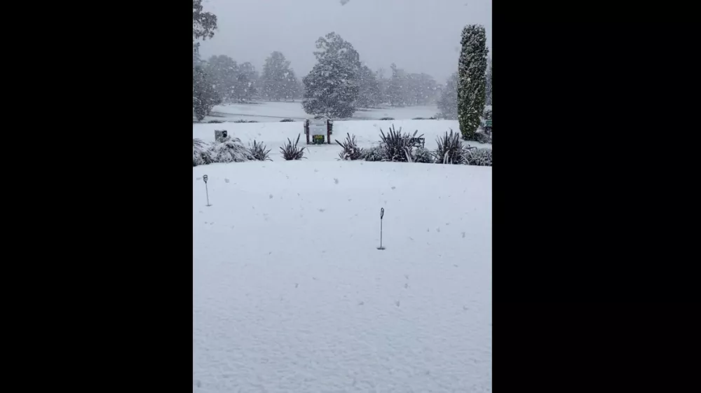 Ponekod na severu Novega Južnega Walesa je zapadlo 40 centimetrov snega. Foto: Reuters