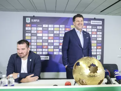 Goran Boromisa, Igor Bari&scaron;ič- 13.06.2025 - Izredna novinarska konferenca Olimpije pred začetkom priprav na novo tekmovalno sezono. Predstavili so tudi novega trenerja, Portugalca Jorge Simaa//FOTO: Jaka Gasar