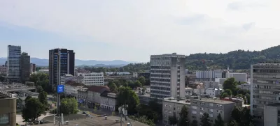 _ Bežigrad,- 17.06.2025. Vodeni ogled bivše blagovne hiše Slovenijales ob 100. oletnici arhitekta Milana Miheliča v organizaciji Odprtih hiš Slovenije.//FOTO: Bojan Velikonja