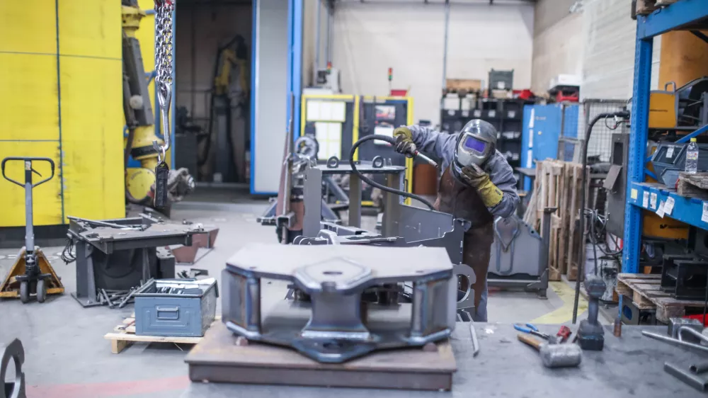 največji robot v Sloveniji- 28.10.2022 &ndash; Zlata gazela 2022 - Podjetje PI&Scaron;EK - VITLI KRPAN, proizvodnja kmetijskih in gozdarskih strojev, d.o.o., Jazbina 9A, &Scaron;marje pri Jel&scaron;ah //FOTO: Bojan VelikonjaOPOMBA: INTERVJU ZA OBJEKTIV 2022