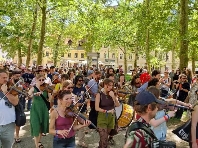 Glasbeniki zbrani v Zvezda parku. Foto: Vesna Levičnik