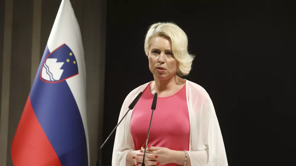  predsednica DZ mag. Ur&scaron;ka Klakočar Zupančič- 06.07.2023 - izjava ministrice za javno upravo Sanje Ajanović Hovnik ter predsednice Državnega zbora mag. Ur&scaron;ke Klakočar Zupančič na temo plačnega dogovora s sodno vejo oblasti. //FOTO: Luka Cjuha