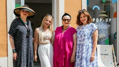 &Scaron;e vse do konca poletja bodo v pop-up trgovini gostile Ano Cajhen, nosilko nesnovne kulturne dedi&scaron;čine slamnikarstva na Domžalskem, modno oblikovalko (z leve) Ana Cajhen, Manca Kočnik, Barbara Por Horvat in Julia Kaja Hrovat. F arhiv