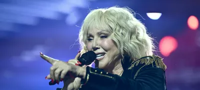 Lepa Brena bo imela koncert v Stožicah, v Srbiji pa je na udaru kritik. F Pixsell