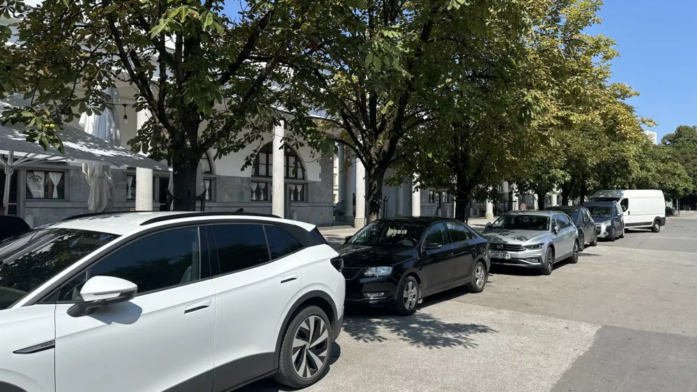 Centralna tržnica Ljubljana, tržnica, parkiranje, napačno parkiranje