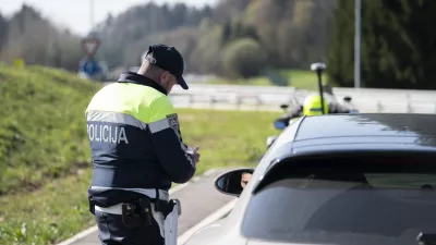 Voznica je trdila, da so ji policisti grozili s Hrastovcem