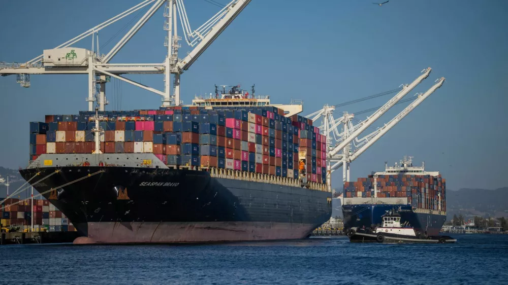 A cargo ship full of shipping containers is seen at the port of Oakland, California, U.S., August 4, 2025. REUTERS/Carlos Barria