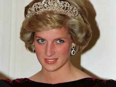 Britain's Princess Diana wears the Spencer tiara as she and Prince Charles attend state dinner at Government House in Adelaide, Austraila, Nov. 7, 1985. (AP Photo/Jim Bourdier)
