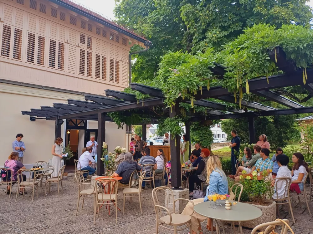 Po &scaron;tirih letih spet zasijala: Nekdaj županovo pribežali&scaron;če, danes kavarna