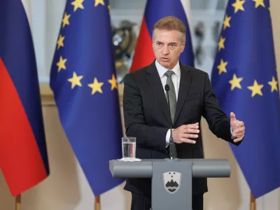 Ljubljana.Izjava predsednika vlade Roberta Goloba po srecanju s predsedniki parlamentarnih strank ter poslancema madzarske in italijanske narodne skupnosti, kjer so razpravljali o obrambnih referendumih.