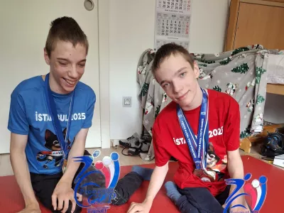 Anže (desno) in Enej sta ob na&scaron;em obisku navdu&scaron;eno pripovedovala o svojem &scaron;portu - bocci, ki ga trenirata &scaron;ele eno leto, a že dosegata neverjetne rezultate. / Foto: Meta Černoga