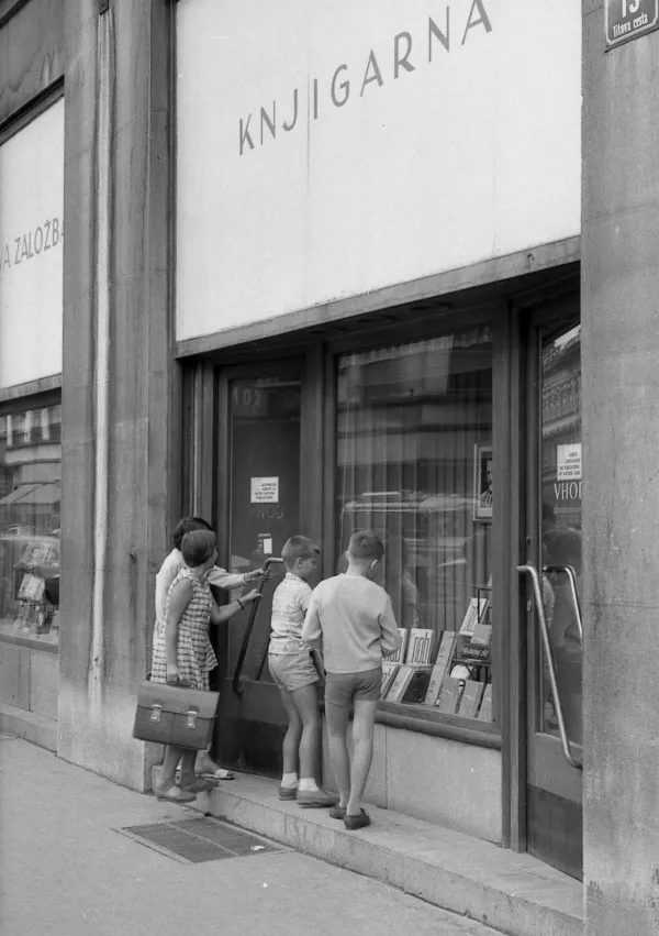 &Scaron;ola nekoč: &raquo;Za domovino!&laquo; &raquo;S Titom naprej!&laquo;