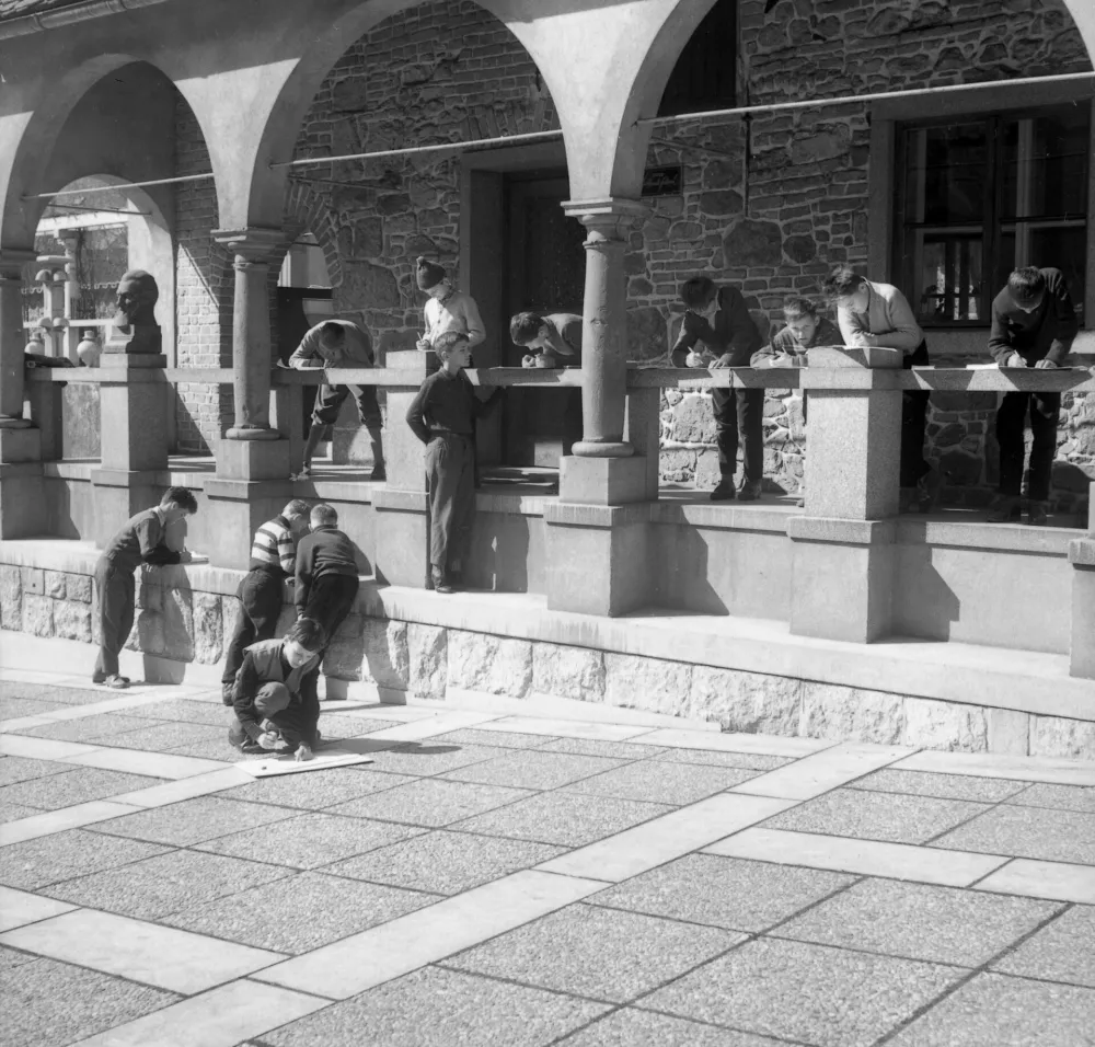 &Scaron;ola nekoč: &raquo;Za domovino!&laquo; &raquo;S Titom naprej!&laquo;