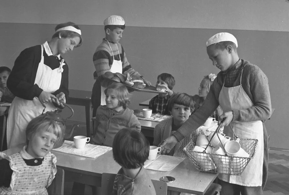 &Scaron;ola nekoč: &raquo;Za domovino!&laquo; &raquo;S Titom naprej!&laquo;