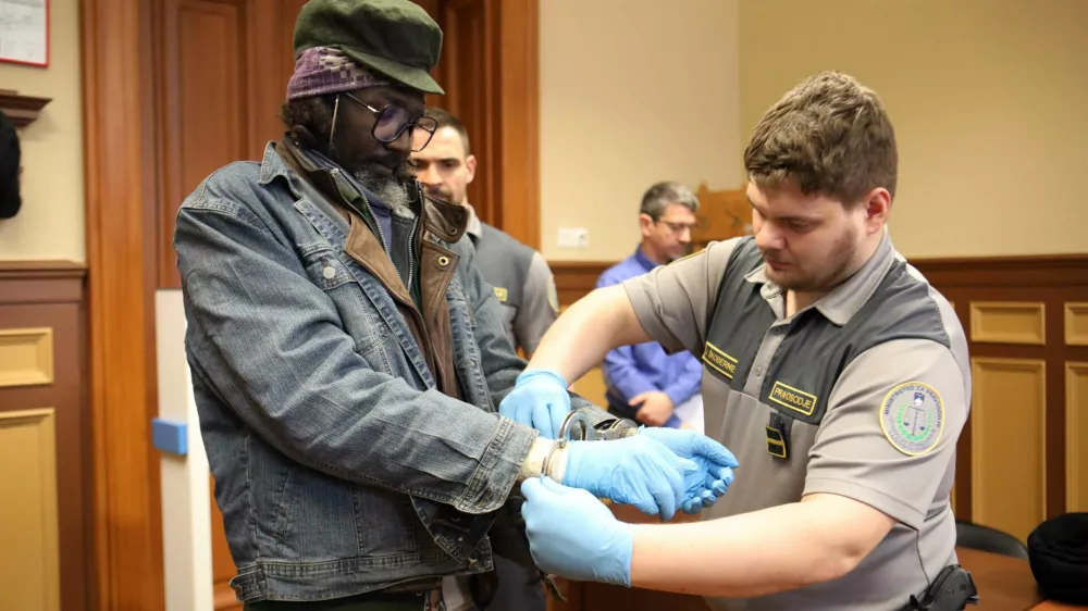 Poskus uboja brezdomke: Nasilnežu kazen zvi&scaron;ali na &scaron;est let