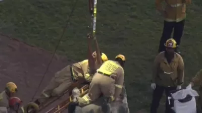 Ženska se je tik pred padcem slekla, tako da je bila med re&scaron;evalno akcijo gola. 