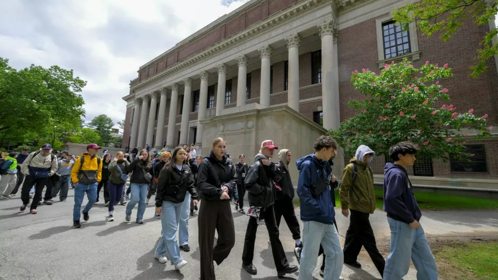 Students from Quebec, Canada tour the campus of Harvard University in Cambridge, Massachusetts, U.S., May 23, 2025.  REUTERS/Faith Ninivaggi