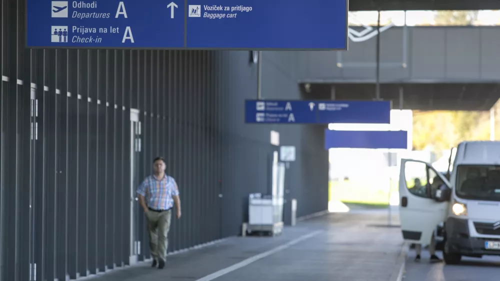 31.10.2024 - Letali&scaron;če Jožeta Pučnika Ljubljana - Fraport Slovenija Upravljavec ljubljanskega letali&scaron;ča.FOTO: LUKA CJUHA