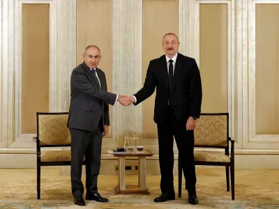 Armenian Prime Minister Nikol Pashinyan and Azerbaijani President Ilham Aliyev meet in Abu Dhabi, United Arab Emirates July 10, 2025. Press Service of Prime Minister of the Republic of Armenia/Handout via REUTERS. ATTENTION EDITORS - THIS IMAGE HAS BEEN SUPPLIED BY A THIRD PARTY. NO RESALES. NO ARCHIVES. MANDATORY CREDIT.