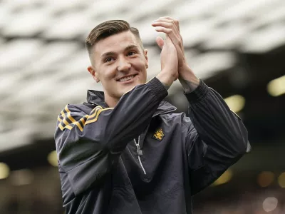 Benjamin &Scaron;e&scaron;ko je danes že pozdravil navijače rdečih vragov, ki jih je na svojo stran pridobil že s svojo veliko željo po prihodu v United. Foto: Profimedia