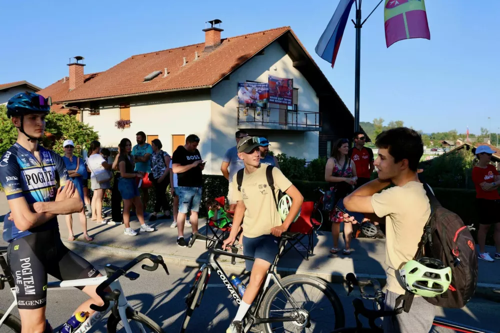 Slavnostni sprejem Tadeja Pogačarja v Komendi. 