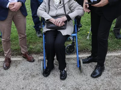 - upokojenci, opora, starostniki- 17.04.2025 - odkritje spominske table, posvečene humanitarki Aniti Ogulin (1952-2024), ki ga pripravljata Zveza Anita Ogulin in ZPM v sodelovanju z Dru&scaron;tvom Zeleni prstan//FOTO: Jaka Gasar