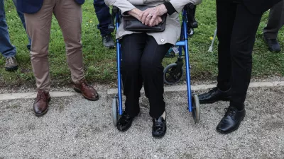 - upokojenci, opora, starostniki- 17.04.2025 - odkritje spominske table, posvečene humanitarki Aniti Ogulin (1952-2024), ki ga pripravljata Zveza Anita Ogulin in ZPM v sodelovanju z Dru&scaron;tvom Zeleni prstan//FOTO: Jaka Gasar