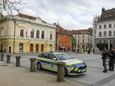 16.04.2025 - Policija - Policijska patrulija v centru mesta Ljubljana - Kongresni trg - varnost v prestolnici - Foto: Luka Cjuha