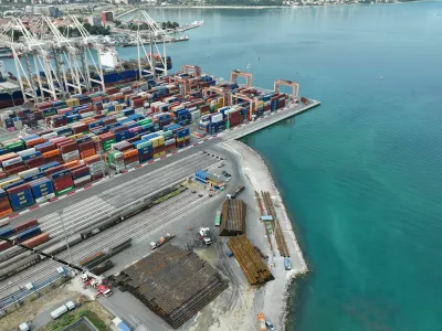 Luka Koper, severni del prvega pomola, podalj&scaron;anje pomola