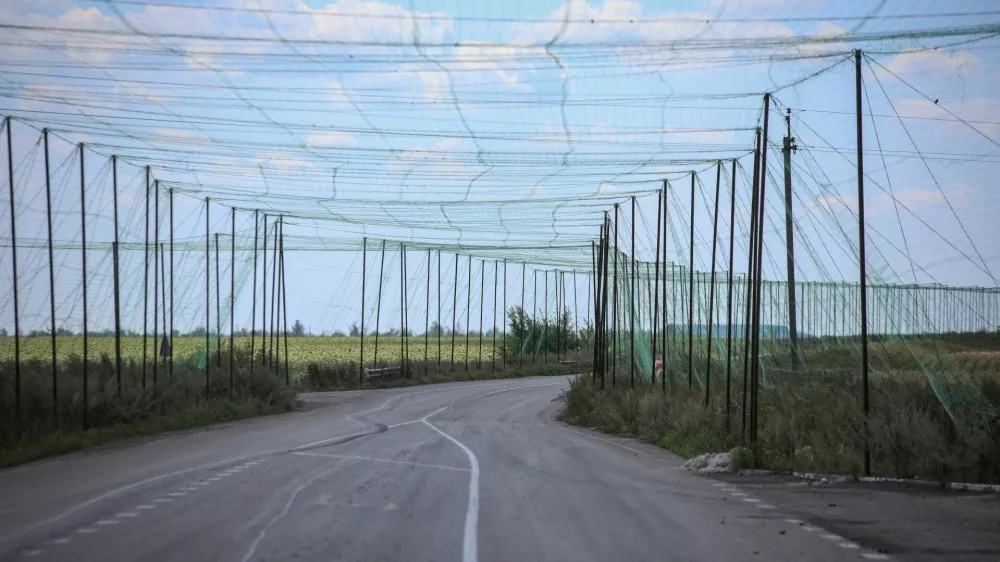 A view of anti-drone nets installed over a road near the frontline town of Dobropillia, amid Russia's attack on Ukraine, in Donetsk region, Ukraine August 10, 2025. REUTERS/Oleksandr Ratushniak