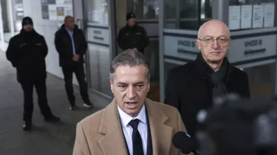 - 04.12.2024 - predsednik vlade Robert Golob je bil vabljen na zasli&scaron;anje na KPK - v sklopu preiskave o domnevnih političnih pritiskih na delo policije zasli&scaron;ala predsednika vlade Roberta Goloba in več prič. Med njimi so tudi nekdanja notranja ministrica Tatjana Bobnar, biv&scaron;i vr&scaron;ilec dolžnosti generalnega direktorja policije Bo&scaron;tjan Lindav, aktualna državna sekretarka na notranjem ministrstvu Tina Heferle in biv&scaron;i državni sekretar na tem ministrstvu Branko Lobnikar//FOTO: Jaka Gasar