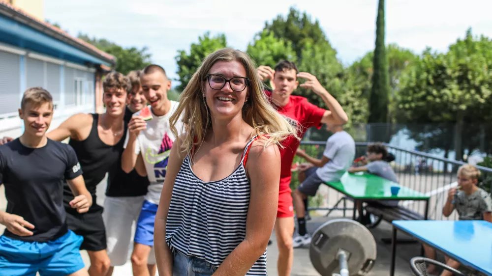 - Otro&scaron;ko letovi&scaron;če Pacug Zveze Prijateljev Mladine,- 06.08.2025. - Reportaža o prostovoljcih v počivali&scaron;čih in letovi&scaron;čiha za otroke in mladino.//FOTO: Bojan Velikonja