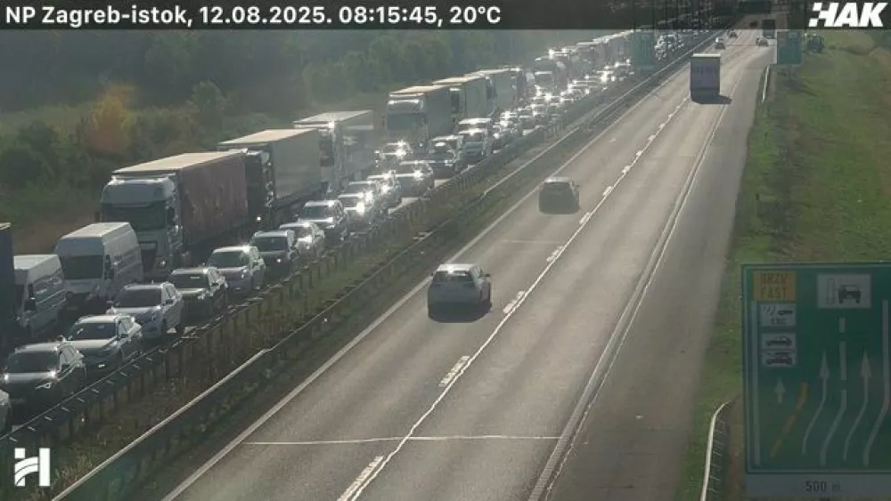 Zaradi nesreče ja na cesti v smeri Zagreba gneča. 