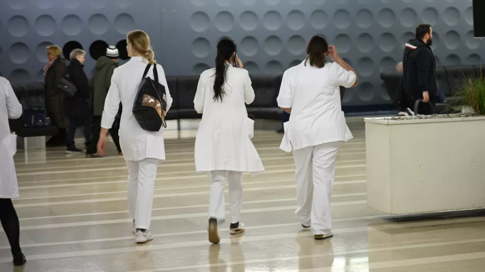  - 09.01.2024 &ndash; opozorilna stavka zdravnikov in zobozdravnikov - zdravniki in zobozdravniki zaradi neuresničenih zavez vlade iz že sklenjenih sporazumov opozorilno stavkali. protest //FOTO: Nik Erik Neubauer 