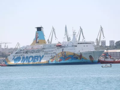 31.07.2025., Split - Uplovljavanje broda s azbestom Moby Drea u splitski skver. Photo: Ivo Cagalj/PIXSELL