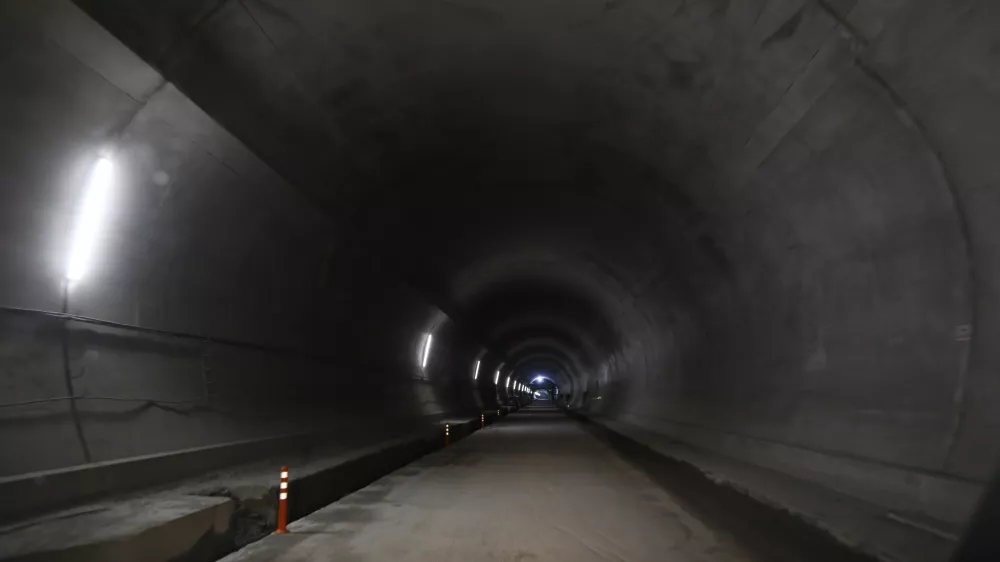 18.3.2024 - predor Karavanke - dogodek ob preboju vzhodne cevi avtocestnega predora Karavanke, nagovor bo imel predsednik vlade Robert Golob, dogodka se bo udeležila tudi ministrica za infrastrukturo Alenka Bratu&scaron;ekFoto: Luka Cjuha