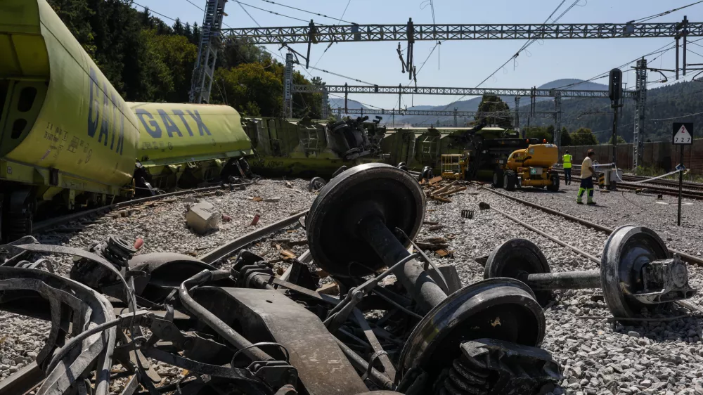  - 12.08.2025. - Iztirjen tovorni vlak pri Železni&scaron;ki postaji Borovnica po nesreči, ki se je zgodila 10.08.2025.//FOTO: Bojan Velikonja