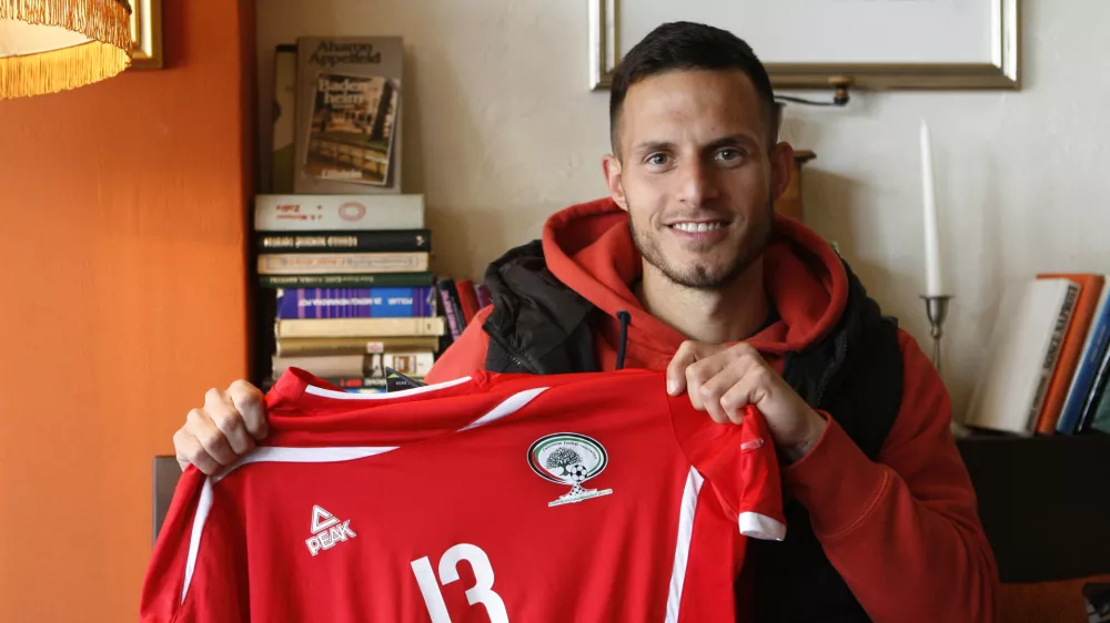 - 18.03.2015 - Jaka Ihbeisheh, slovensko-palestinski nogometa&scaron;, ki se je vpisal v zgodovino palestinskega nogometa kot strelec prvega zadetka, ki ga je ta reprezentanca dosegla na azijskem pokalu	//FOTO: Tomaž SkaleOPOMBA: ZA OBJAVO V PRILOGI &ndash; DNEVNIKOV OBJEKTIV - INTERVJU 2015